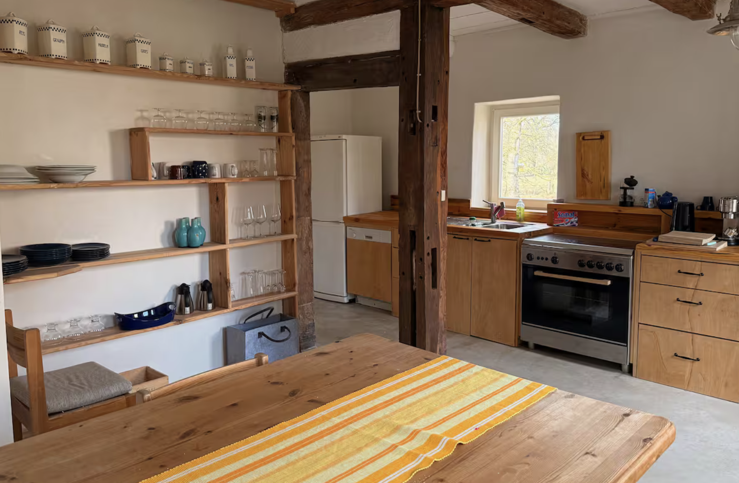 Vollholzküche im Backhaus